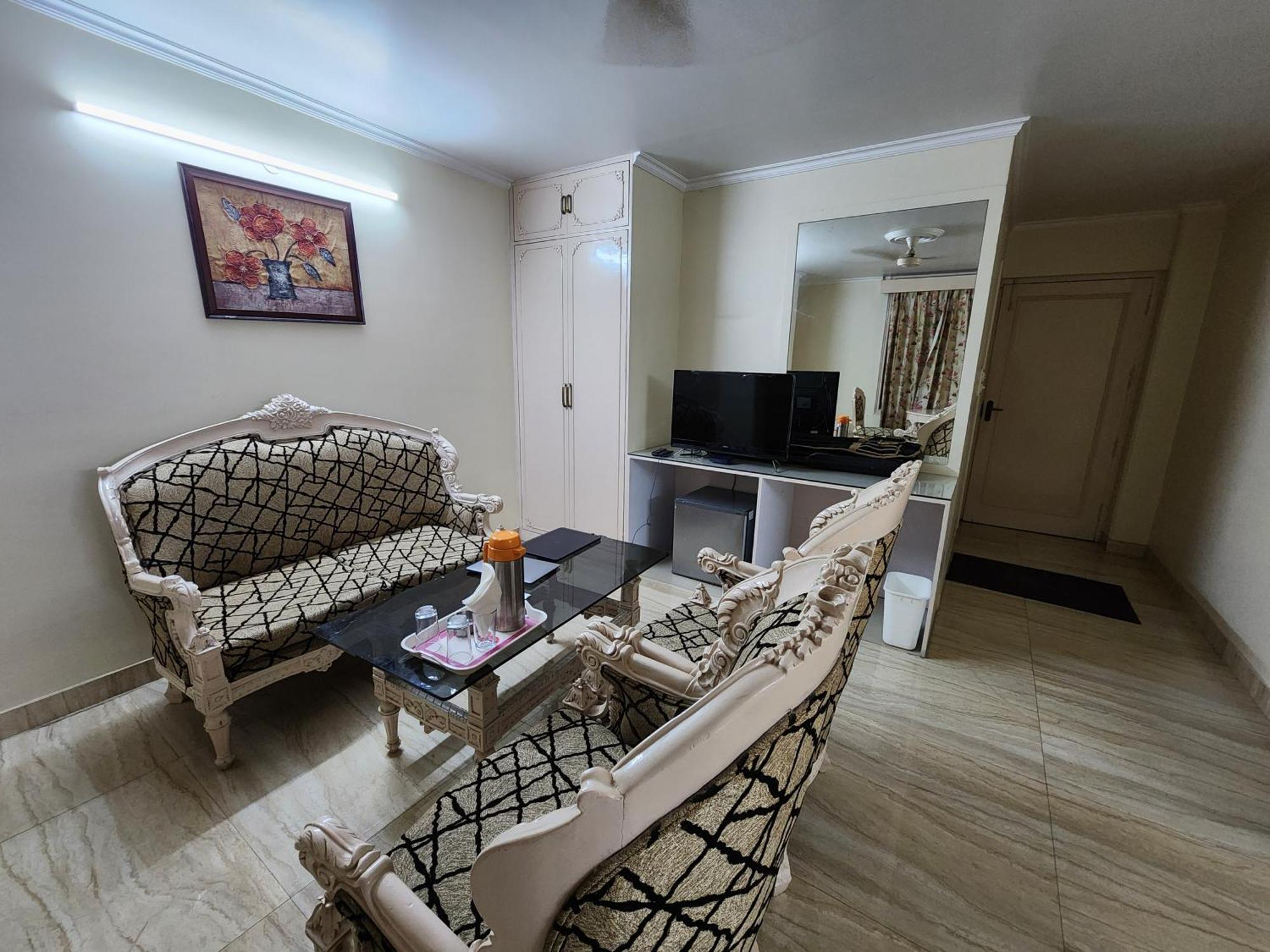 Hotel Mayur Deluxe Meerut Exterior photo