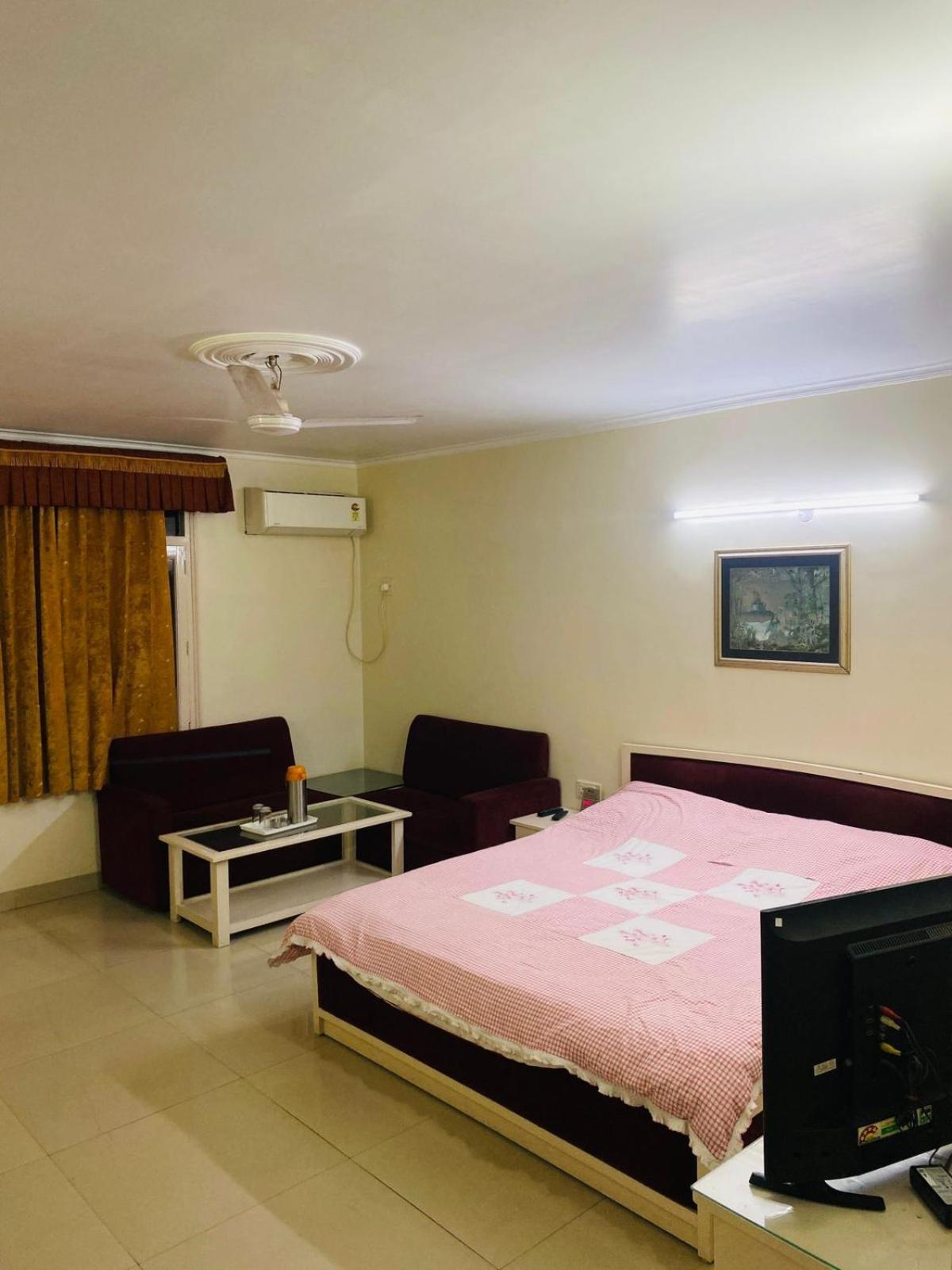 Hotel Mayur Deluxe Meerut Exterior photo