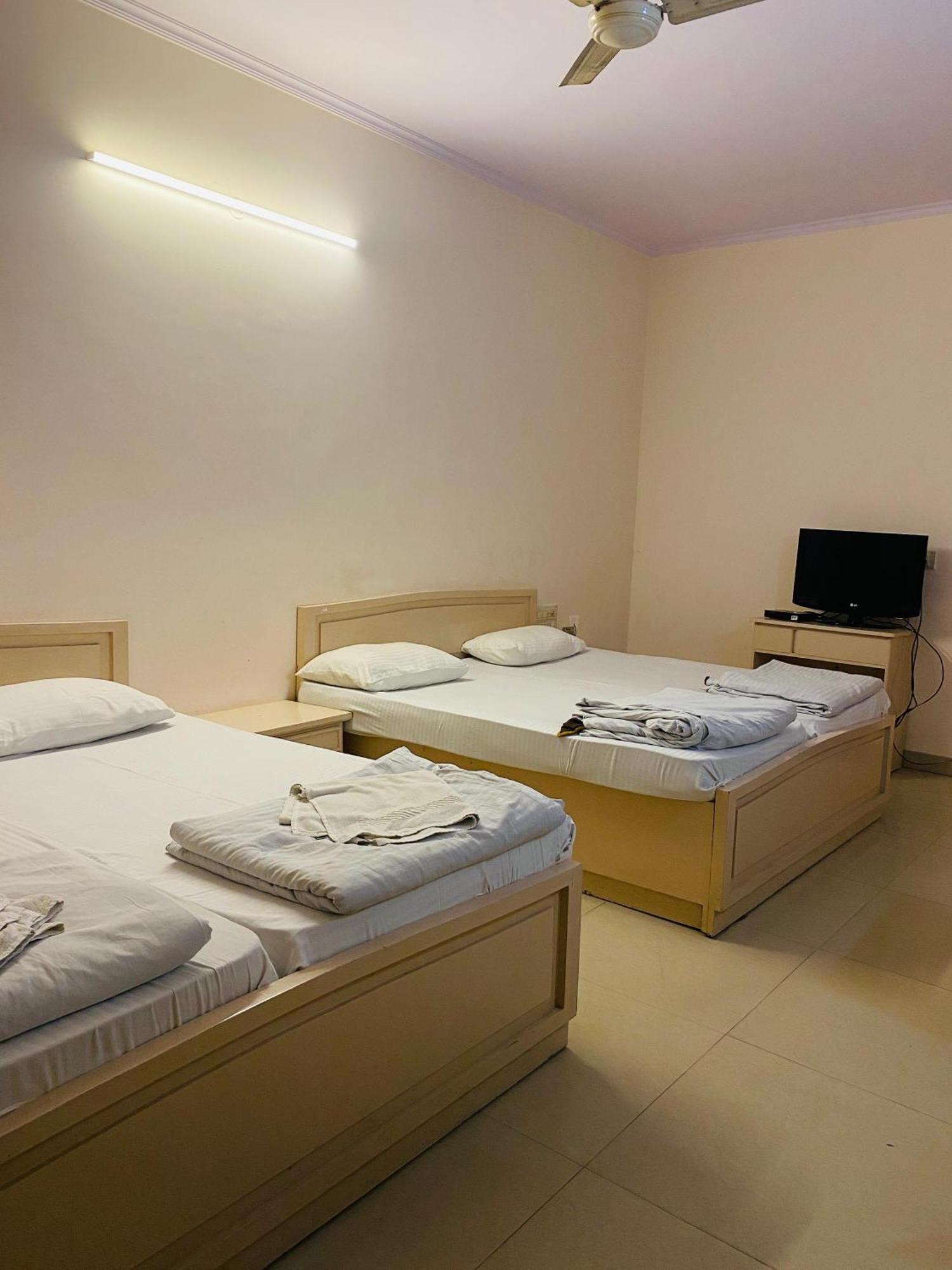 Hotel Mayur Deluxe Meerut Exterior photo