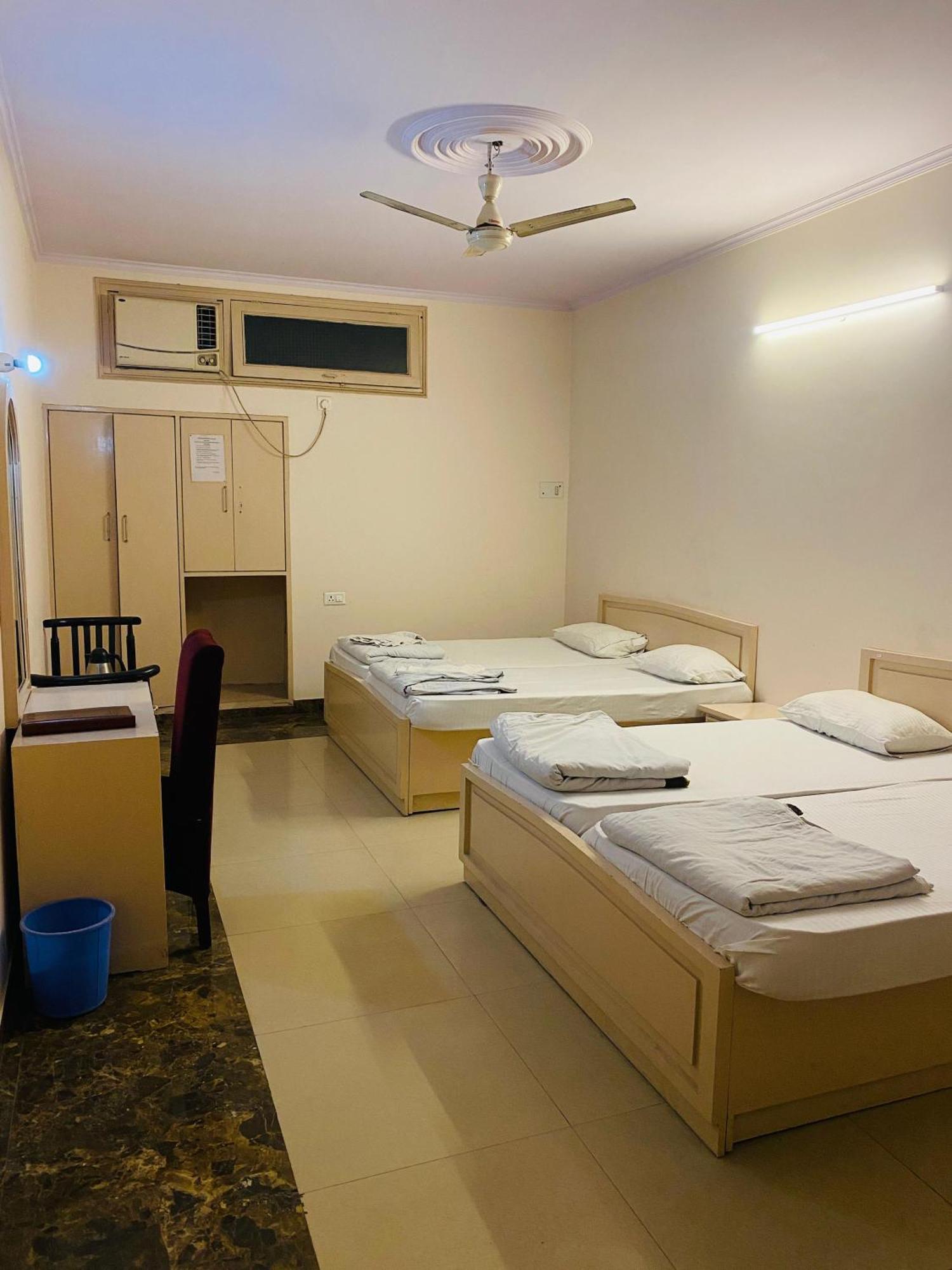 Hotel Mayur Deluxe Meerut Exterior photo