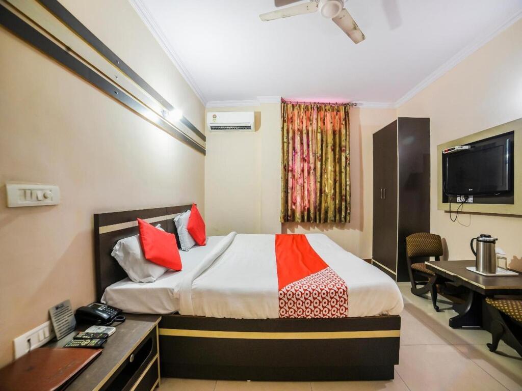 Hotel Mayur Deluxe Meerut Exterior photo